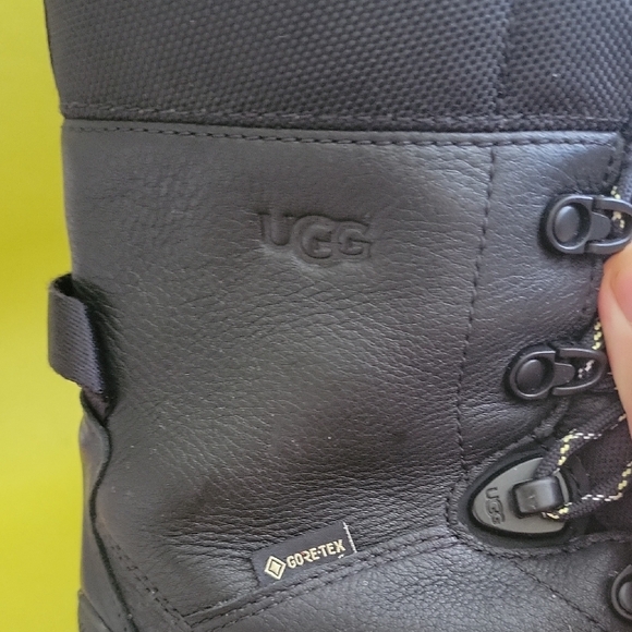UGG Adirondack Meridian Women Black Fur Lined Boots